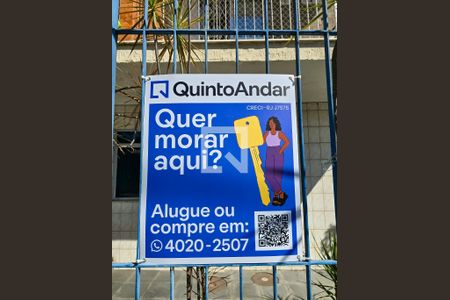 Apartamento para alugar com 75m², 3 quartos e 1 vagaPlaca QuintoAndar instalada na fachada do prédio