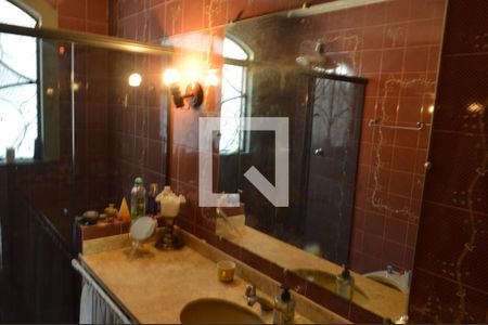 Casa de condomínio à venda com 370m², 5 quartos e 4 vagasBanheiro da Suíte