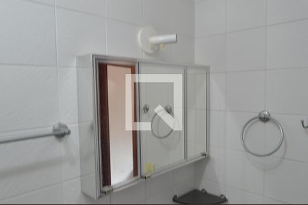 Casa de condomínio à venda com 370m², 5 quartos e 4 vagasBanheiro da Edicula 