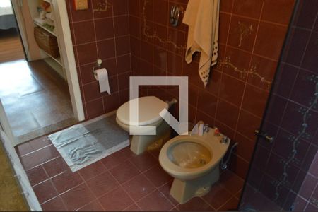 Casa de condomínio à venda com 370m², 5 quartos e 4 vagasBanheiro da Suíte