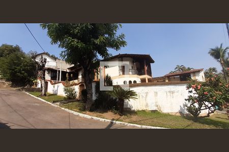 Casa de condomínio à venda com 370m², 5 quartos e 4 vagasFachada 