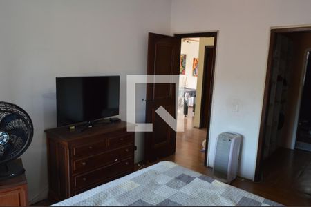 Casa de condomínio à venda com 370m², 5 quartos e 4 vagasSuíte