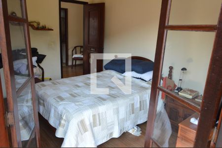 Casa de condomínio à venda com 370m², 5 quartos e 4 vagasQuarto 1