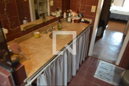 Casa de condomínio à venda com 370m², 5 quartos e 4 vagasBanheiro da Suíte