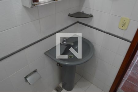 Casa de condomínio à venda com 370m², 5 quartos e 4 vagasBanheiro da Edicula 