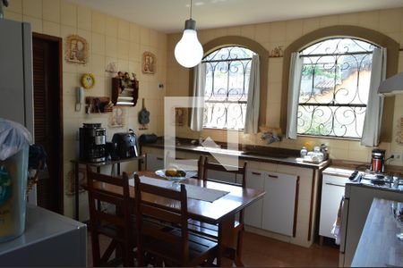 Casa de condomínio à venda com 370m², 5 quartos e 4 vagasCozinha