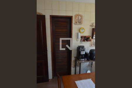 Casa de condomínio à venda com 370m², 5 quartos e 4 vagasDispensa 