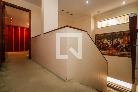 Casa de condomínio para alugar com 300m², 4 quartos e 5 vagas Casa de condomínio para alugar com 300m², 4 quartos e 5 vagasCorredor e Escada