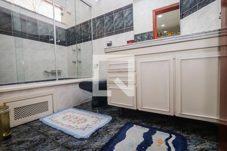 Casa de condomínio para alugar com 300m², 4 quartos e 5 vagas Casa de condomínio para alugar com 300m², 4 quartos e 5 vagasBanheiro Suíte 2