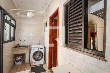 Casa de condomínio para alugar com 300m², 4 quartos e 5 vagas Casa de condomínio para alugar com 300m², 4 quartos e 5 vagasLavanderia