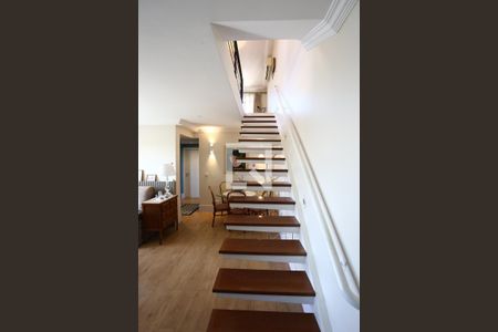 Apartamento à venda com 140m², 3 quartos e 3 vagasescada