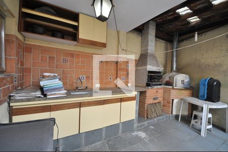 Casa à venda com 180m², 3 quartos e 2 vagasChurrasqueira