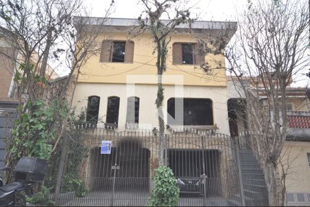 Casa à venda com 180m², 3 quartos e 2 vagas Casa à venda com 180m², 3 quartos e 2 vagasFachada