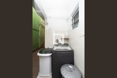 Casa à venda com 100m², 5 quartos e 2 vagas Casa à venda com 100m², 5 quartos e 2 vagasCasa 2