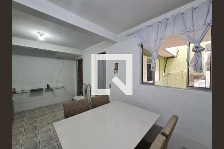 Casa à venda com 100m², 5 quartos e 2 vagas Casa à venda com 100m², 5 quartos e 2 vagasCasa 3