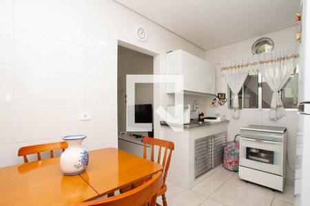 Casa à venda com 100m², 5 quartos e 2 vagas Casa à venda com 100m², 5 quartos e 2 vagasCasa 2