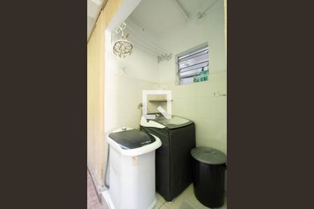 Casa à venda com 100m², 5 quartos e 2 vagas Casa à venda com 100m², 5 quartos e 2 vagasCasa 2