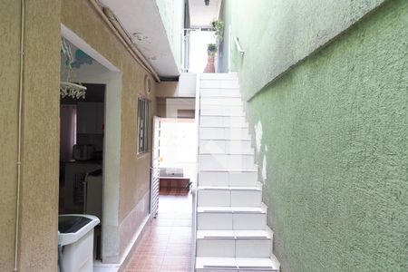 Casa à venda com 100m², 5 quartos e 2 vagas Casa à venda com 100m², 5 quartos e 2 vagasEscada
