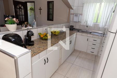 Casa à venda com 100m², 5 quartos e 2 vagas Casa à venda com 100m², 5 quartos e 2 vagasCozinha