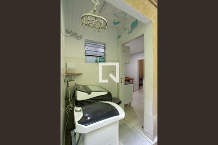 Casa à venda com 100m², 5 quartos e 2 vagas Casa à venda com 100m², 5 quartos e 2 vagasCasa 2