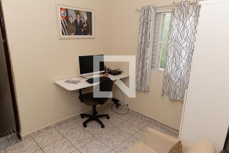 Casa à venda com 100m², 5 quartos e 2 vagas Casa à venda com 100m², 5 quartos e 2 vagasEscritório