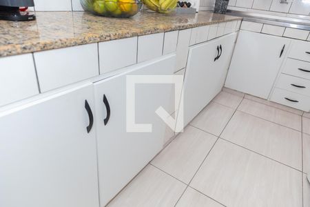 Casa à venda com 100m², 5 quartos e 2 vagas Casa à venda com 100m², 5 quartos e 2 vagasCozinha