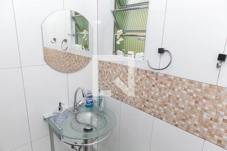 Casa à venda com 100m², 5 quartos e 2 vagas Casa à venda com 100m², 5 quartos e 2 vagasBanheiro Social