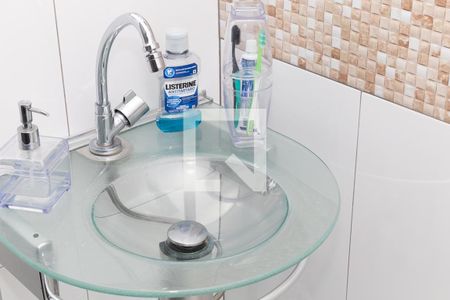 Casa à venda com 100m², 5 quartos e 2 vagas Casa à venda com 100m², 5 quartos e 2 vagasBanheiro Social