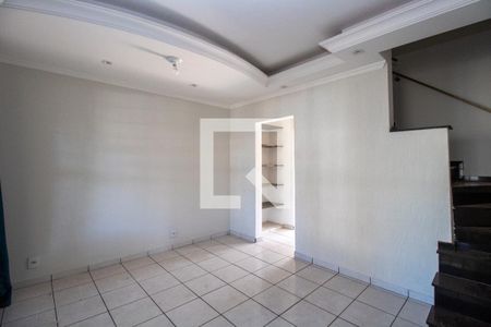 Sala de casa de condomínio para alugar com 2 quartos, 79m² em Parque Villa Flores, Sumaré