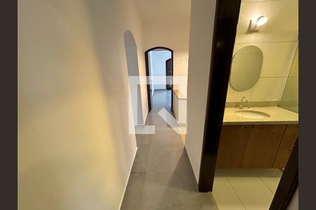 Casa para alugar com 200m², 5 quartos e 2 vagasCorredor