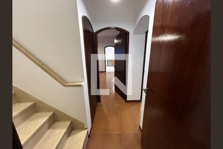 Casa para alugar com 200m², 5 quartos e 2 vagasCorredor