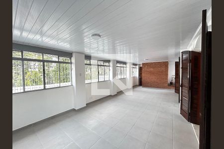 Casa para alugar com 200m², 5 quartos e 2 vagasVaranda dos fundos