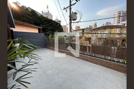 Casa para alugar com 200m², 5 quartos e 2 vagasVaranda do quartos frente