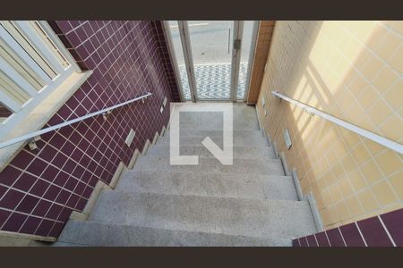 Apartamento para alugar com 81m², 2 quartos e 1 vaga Apartamento para alugar com 81m², 2 quartos e 1 vagaEscada