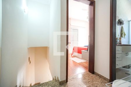 Casa de condomínio à venda com 70m², 2 quartos e 1 vaga Casa de condomínio à venda com 70m², 2 quartos e 1 vagaHall da escada