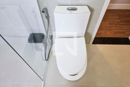 Casa de condomínio para alugar com 210m², 3 quartos e 4 vagasBanheiro da Suíte 2