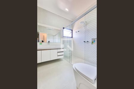 Casa de condomínio para alugar com 210m², 3 quartos e 4 vagasBanheiro da Suíte 2