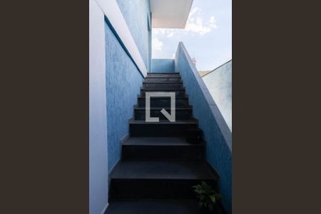 Casa à venda com 400m², 2 quartos e 6 vagasEscada Entrada