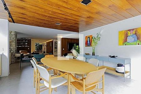 Casa à venda com 4 quartos, 300m² em Brooklin, São Paulo