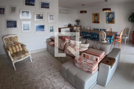 Sala  de apartamento para alugar com 3 quartos, 189m² em Gonzaga, Santos