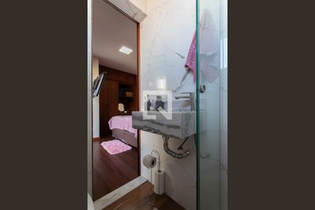 Casa à venda com 360m², 4 quartos e 1 vagaBanheiro da Suíte 2