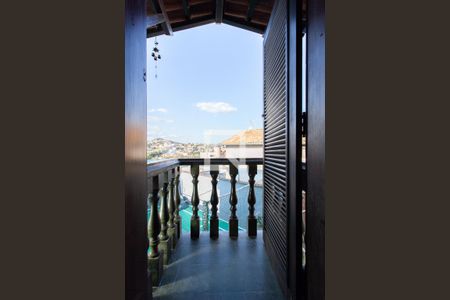 Casa à venda com 360m², 4 quartos e 1 vagaSuíte 1 - Sacada