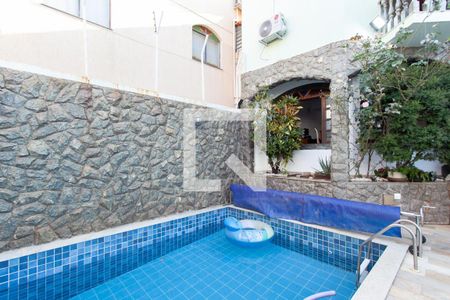 Casa à venda com 360m², 4 quartos e 1 vagaPiscina