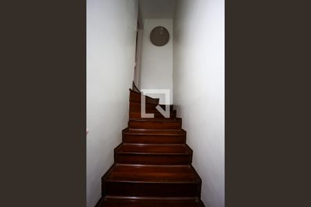 Casa à venda com 190m², 3 quartos e 3 vagas Casa à venda com 190m², 3 quartos e 3 vagasEscada