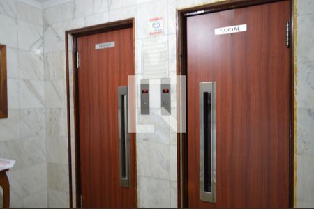 Apartamento à venda com 87m², 2 quartos e sem vagaElevadores