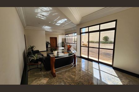 Apartamento à venda com 202m², 4 quartos e 2 vagas Apartamento à venda com 202m², 4 quartos e 2 vagasHall social