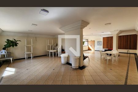 Apartamento à venda com 202m², 4 quartos e 2 vagas Apartamento à venda com 202m², 4 quartos e 2 vagasÁrea comum - Salão de festas