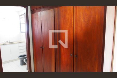 Apartamento à venda com 202m², 4 quartos e 2 vagasCloset da suíte