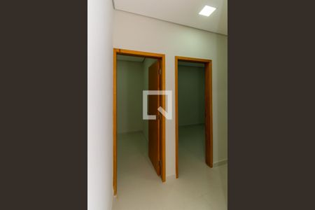 Corredor de apartamento para alugar com 2 quartos, 60m² em Chácara Mafalda, São Paulo