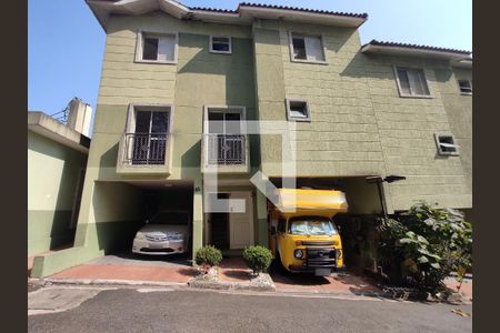 Casa de condomínio à venda com 157m², 3 quartos e 2 vagas Casa de condomínio à venda com 157m², 3 quartos e 2 vagasFachada